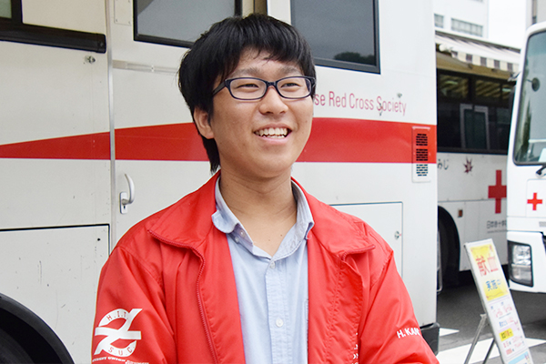 「自分たちの対応で、少しでも献血に良いイメージを持ってもらい、次回の参加につながればと思います」と神崎さん。