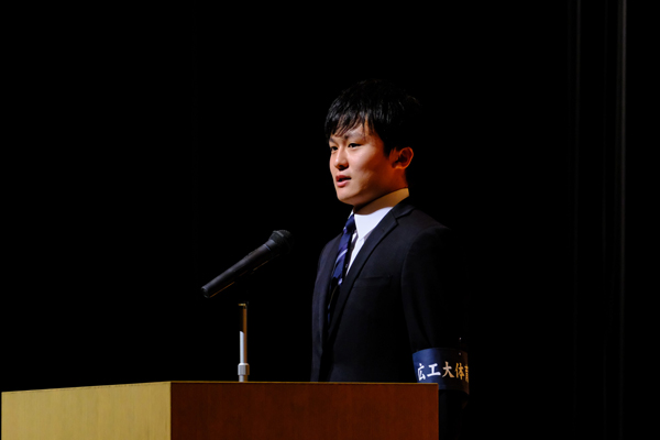 講演会を主催した体育会本部長の齋藤良平さんが「今日の講演会を通して、皆さまが何か一つでも学んだり、新たな発見をしてもらえたらうれしいです」とあいさつ