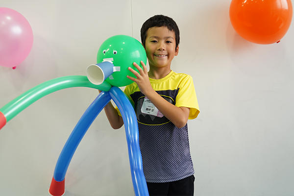 植村空くん（3年生）「風船聴診器だけでなくバルーンアートの作り方も教えてもらいました。家でもつくります」
