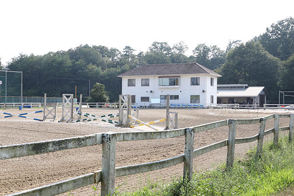 馬術部の活動場所は沼田校舎。現在9頭の馬を所有しています。