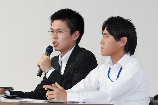 ご説明いただいたのは、総務部の辻道大瑛さん（左）と作業所配属で広島工業大学OBの伊舎堂翼さん（右）