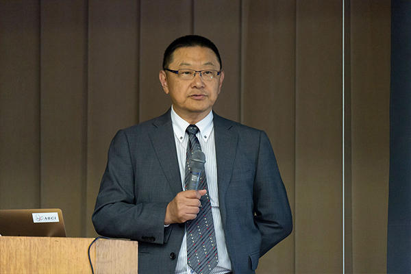 基調講演に登壇されたのは、産業技術総合研究所・理事の関口智嗣氏。研究者として、産総研ふるさとサポータとして、中国エリアの産業発展をお手伝いされています。