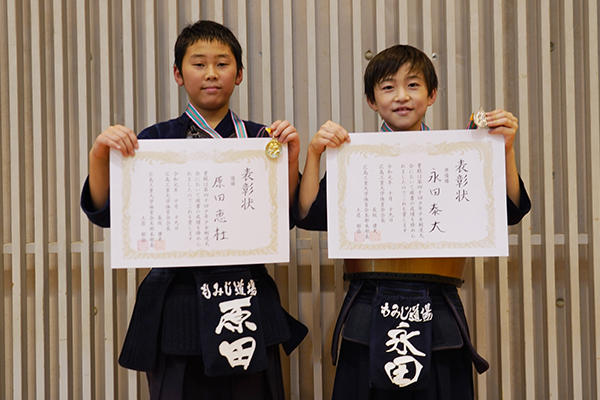 左から原田くん、永田くん。団体戦では共にチームを牽引し優勝へ導き、個人戦ではライバルとして戦いました。