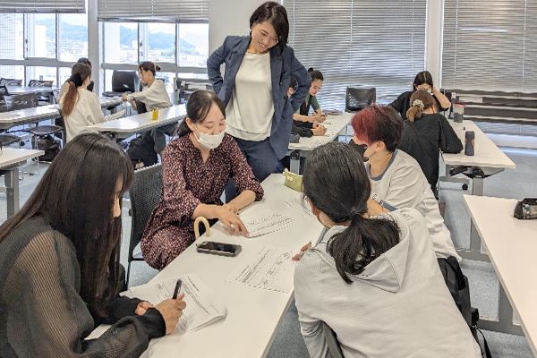 新卒採用者の40％近くを女性が占めるマイクロン