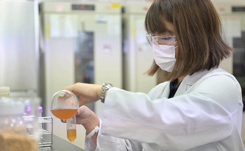 理工学女子研究者が生んだ「糖質ゼロでもおいしいビール」 350回超の試験で実現した技術開発ストーリー