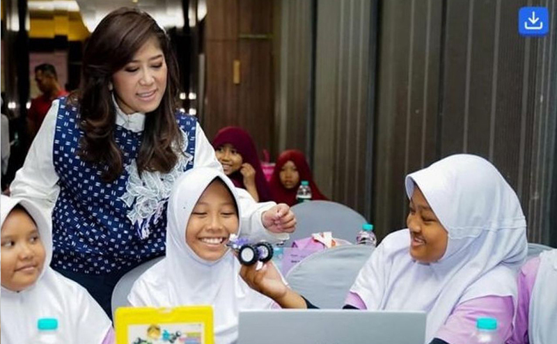 工業女子の活躍に期待！インドネシアは1200万人のデジタル人材を必要とし、STEMの女性の参加を奨励するMenkomdigi
