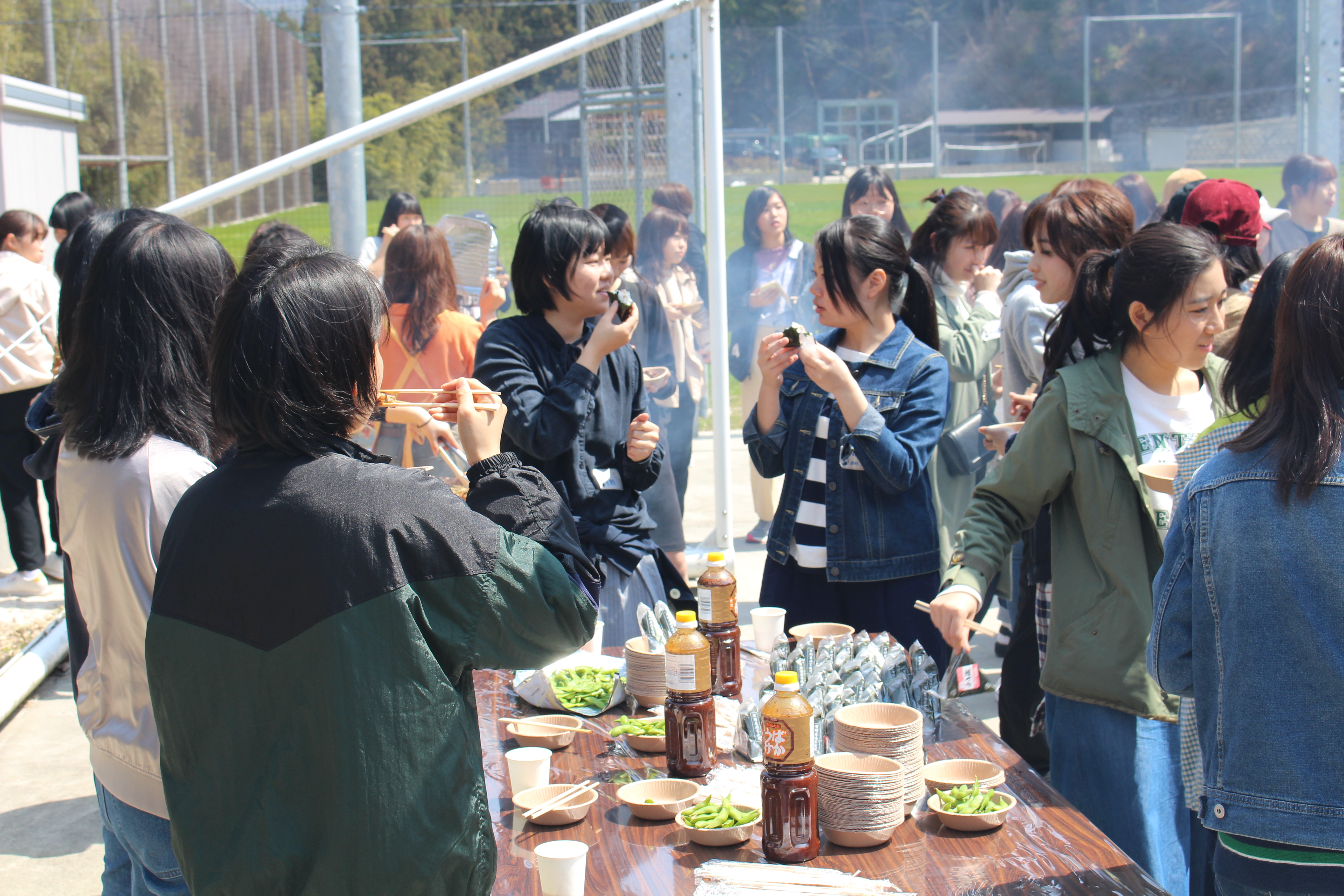 あちらこちらで、自然と新入生の輪ができていました。