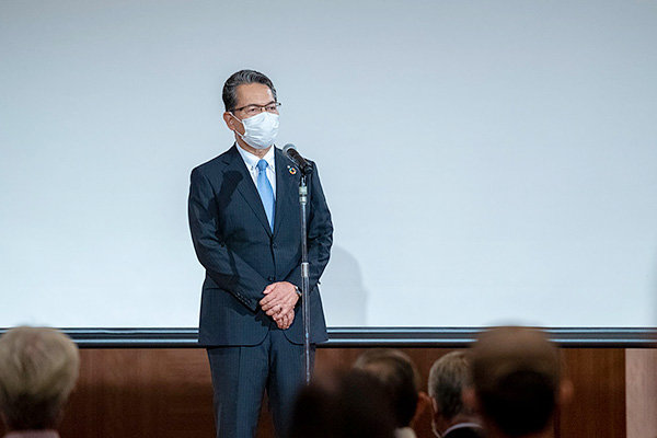 広島地球情報センターの鶴理事長が「夢と希望に溢れた的川先生のご講演を楽しみましょう」と挨拶