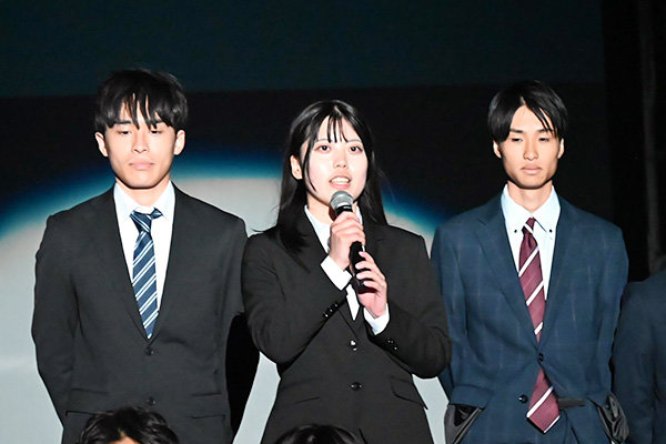 実行委員を代表し、閉会のあいさつをする大方さん