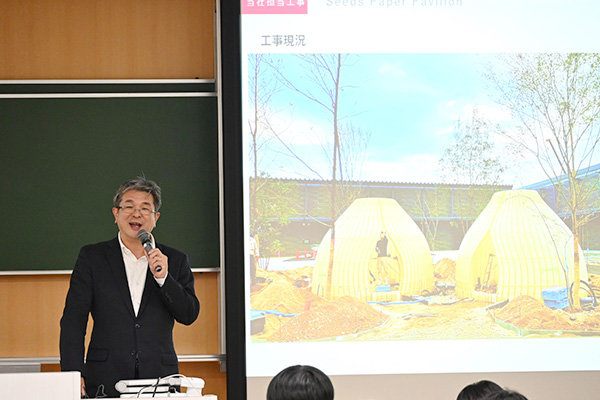 「森になる建築」として休憩所として展示活用される