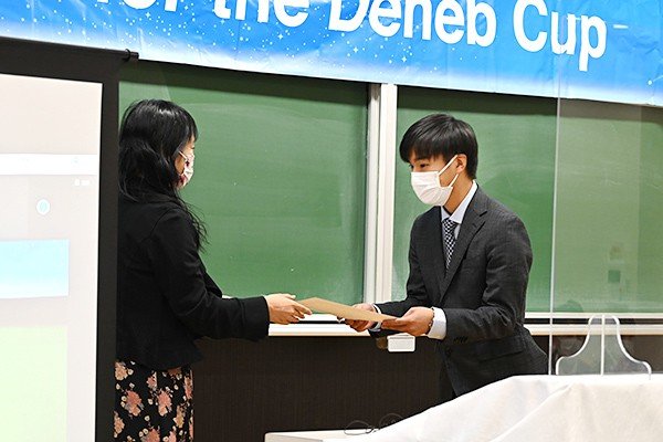 冨田さんはオリジナルスピーチの部で特別賞を受賞