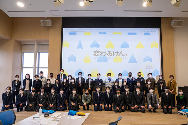協賛企業の若手社員と広島工業大学高等学校・広島なぎさ高等学校の生徒、及び本学の学生、約60名が参加