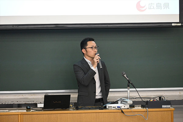 『広島経済レポート』を発行する株式会社広島経済研究所が講座を進行