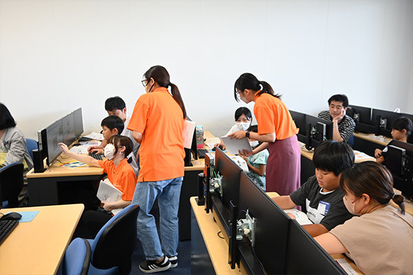 「Scratch（スクラッチ）」を用いて女子学生がつくったゲームで、プログラミングを体験