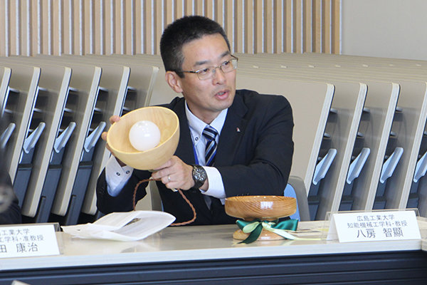 北広島町産材を活用した木製品について本学教員から開発状況をご報告
