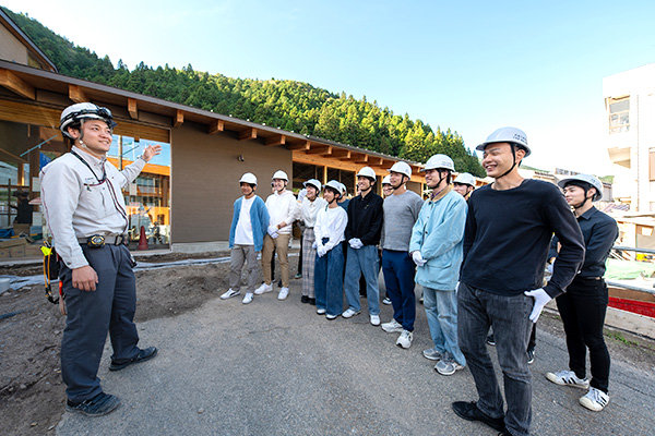 「竣工予定は12月25日。順調です」と本村さん