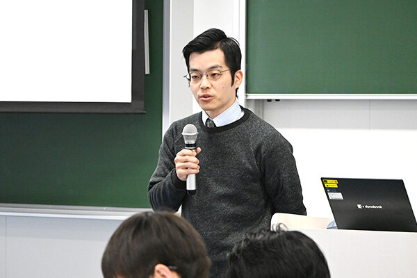 「マネジメントの基本的な考えや手法に触れてほしい」と学生に伝える米村さん