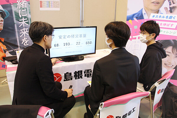 参加学生が少ない時間帯には、個別対応をしていただく企業も