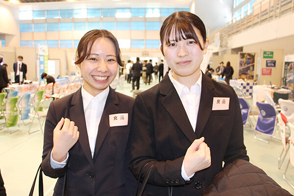 白木さん（左）と花岡さん（右）この後も、食品関係の企業を中心に聞きに行くと話す