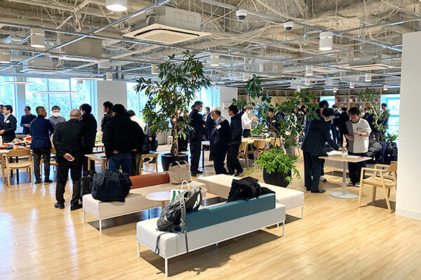 懇親会では各チームの作品を展示した