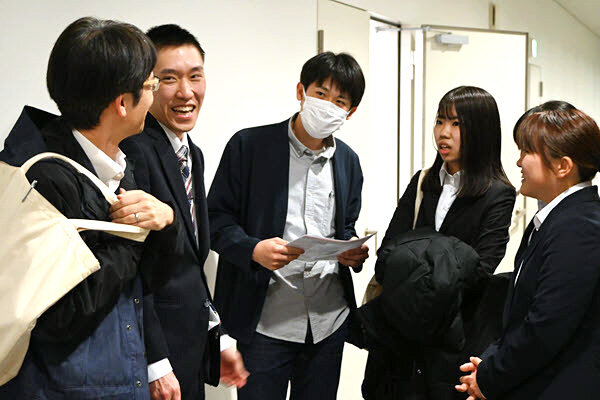 学生防災士会の発表にはOBたちも駆け付けた