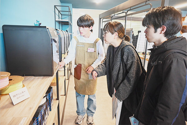4月から入学予定の広島工業大学高等学校の生徒6人も、スタッフとして参加。身近な立場から、高校生にものづくりの魅力を伝えた 