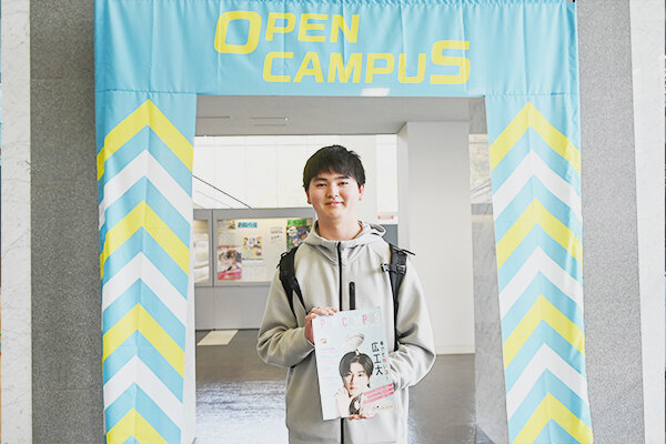 「面白そうな研究がたくさんあったので、どの分野に進むか迷います」と秋村さん