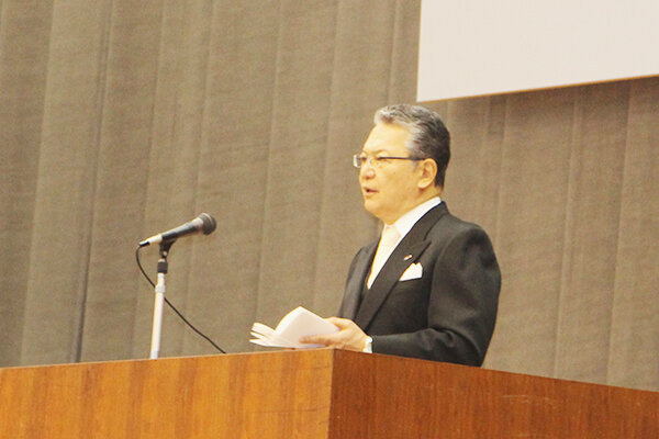 地域との積極的な関わりの大切さを語る鶴総長