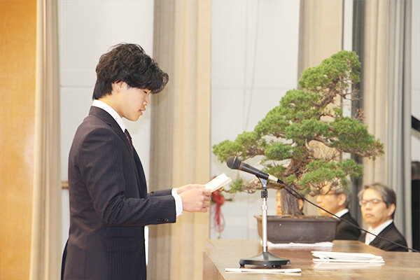 学部入学生代表　戸石川さん