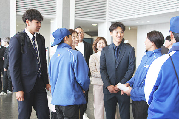 多くの部活動が、新入生に向けて積極的にアピールした