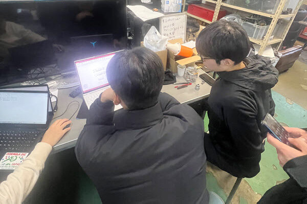 最終プレゼンテーションに向けて準備中