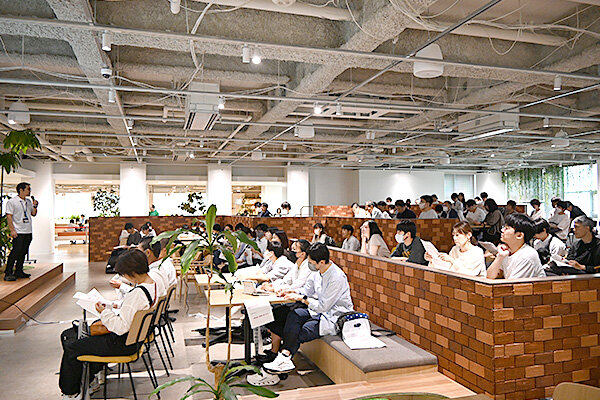 どの回も会場は満席に。熱心にメモを取る姿もみられ、関心の高さをうかがわせた