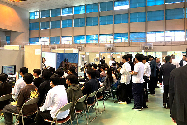 学科・学年問わず、たくさんの学生が参加した