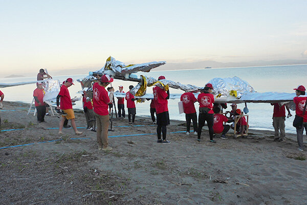 日の出前から準備を開始