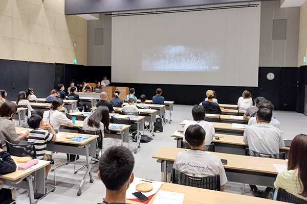 イノシシやシカの生態やジビエ利用の説明