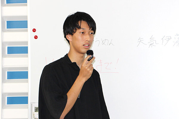 体験後に感想を述べる小野さん