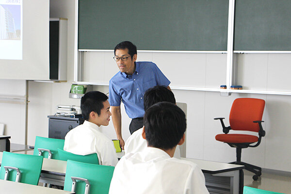 電子情報工学科 電子情報工学コース「ゲーム機の進化を電子情報の視点で見てみよう」
