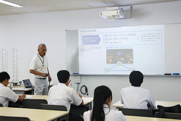 建築工学科「建築の設計から施工までと大学での学び」
