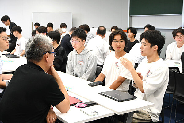 発表後のグループワークでは、活発なディスカッションが交わされた