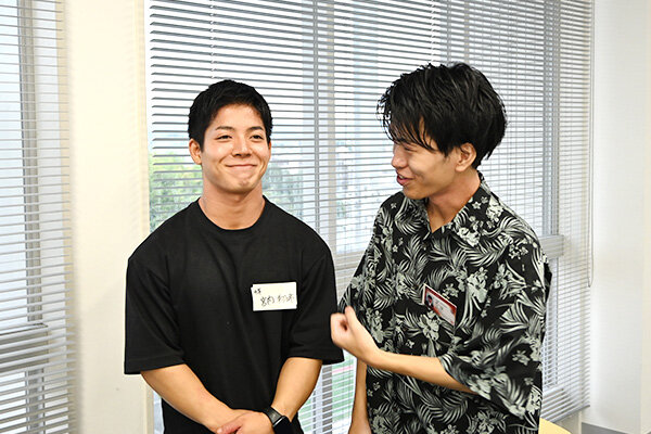 「後期はOBとして、みんなで楽しく活動を広げていくサポートをしたい」と話す宮内さん（左）と小山さん（右）