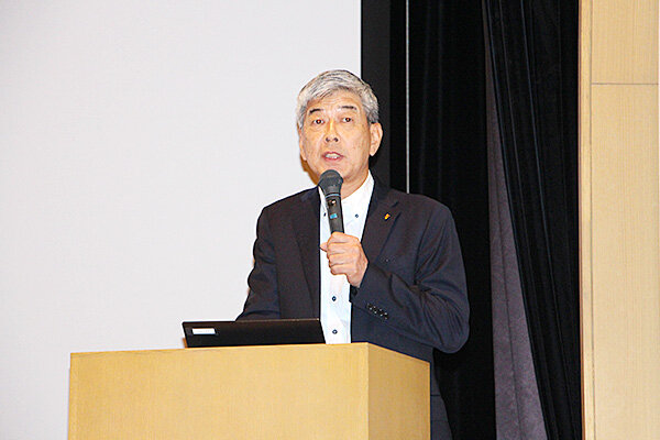 「就職活動は社会と自分を知るための学びの期間」と語る小田会長