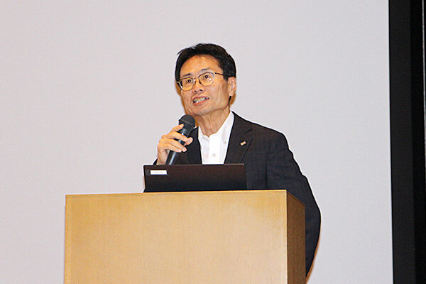 「夢と希望を持って就職活動を頑張ってほしい」とエールを送る吉永常務執行役員