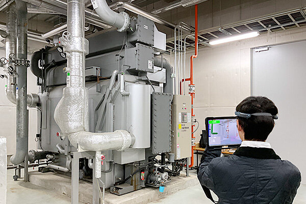 作業員の脳波をデジタルツインに蓄積するアプリを開発