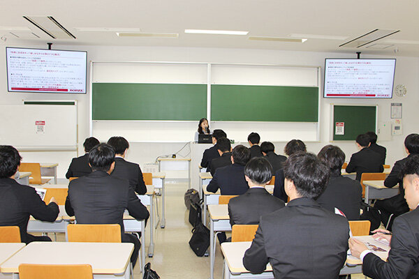 ローツェ株式会社の説明会には工学部や情報学部の学生が多く参加した