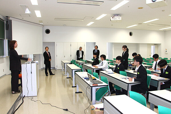 三井住友建設株式会社の説明会では、学生との質疑も活発で和やかな雰囲気だった