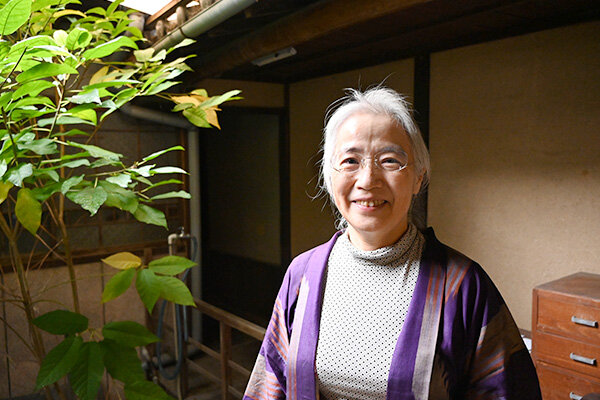 「実際に住んで体感していることが講座で解き明かされるのが興味深く、楽しみにしている」と話す岡崎さん