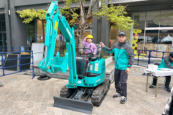 ショベルカー展示では、試乗も楽しめた