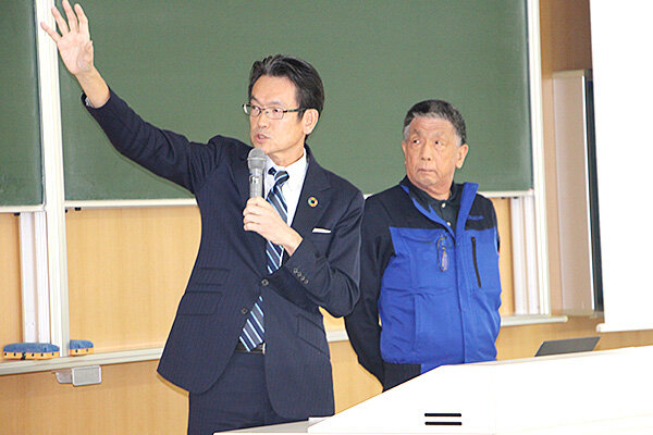 ベンダ工業株式会社 八代社長（左）とベンダエンジニアリング株式会社 藤原さん（右）