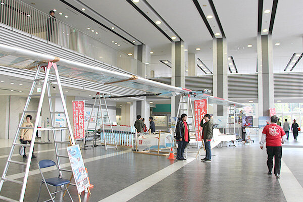 今年「鳥人間コンテスト」に出場した人力飛行機部は、実際に琵琶湖を飛んだ実際の飛行機の機体を展示