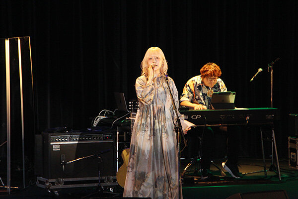 ゲストライブに登場した藤川千愛さん
